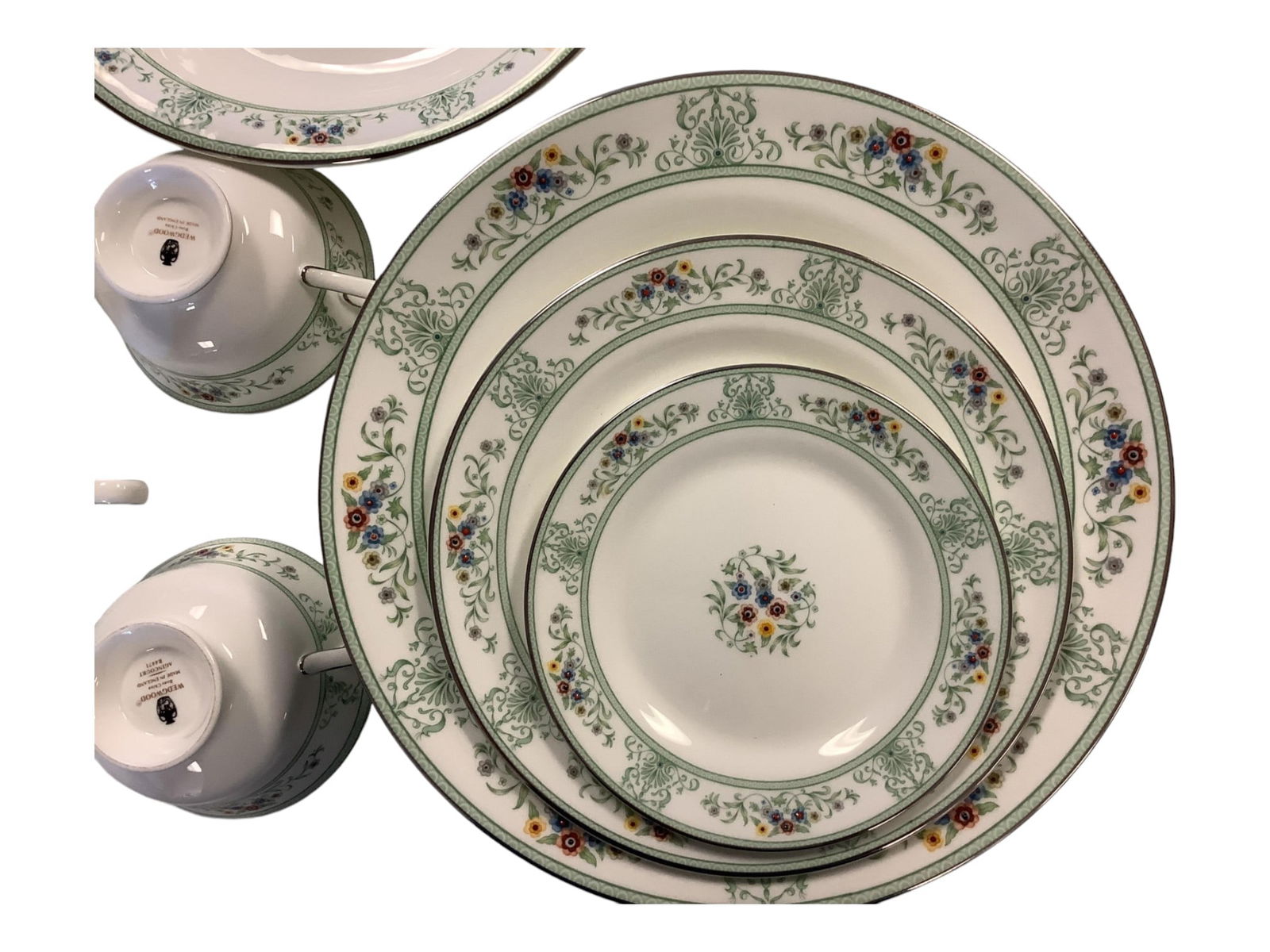 Wedgewood Agincourt Green Dinner Set (1 of 6)