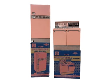 Vintage Toy Frigidaire Refrigerator & Range Refrigerator 15 in. (38.1 cm.), Range 12 in. (30.5 cm.)