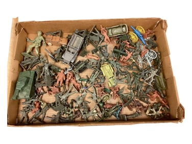 Assortment of Plastic Army Men and Vehicles Most are 3" H