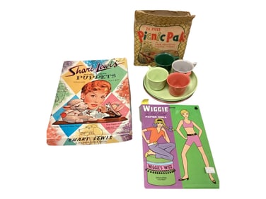 Shari Lewis & Wiggie Paper Dolls & Picnic Pak Plastic Dishes