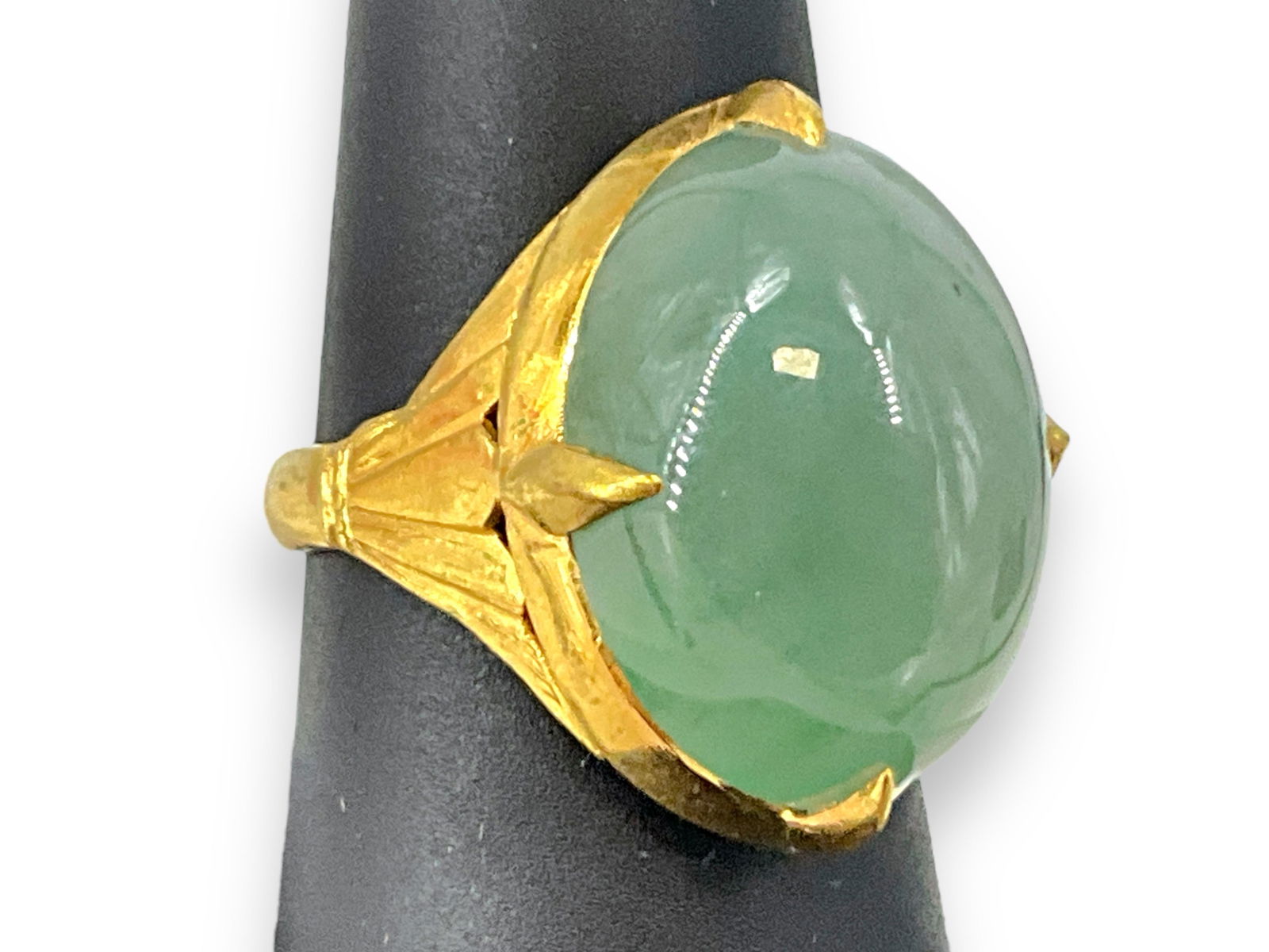 23kt Yellow Gold Jade Ring (1 of 7)