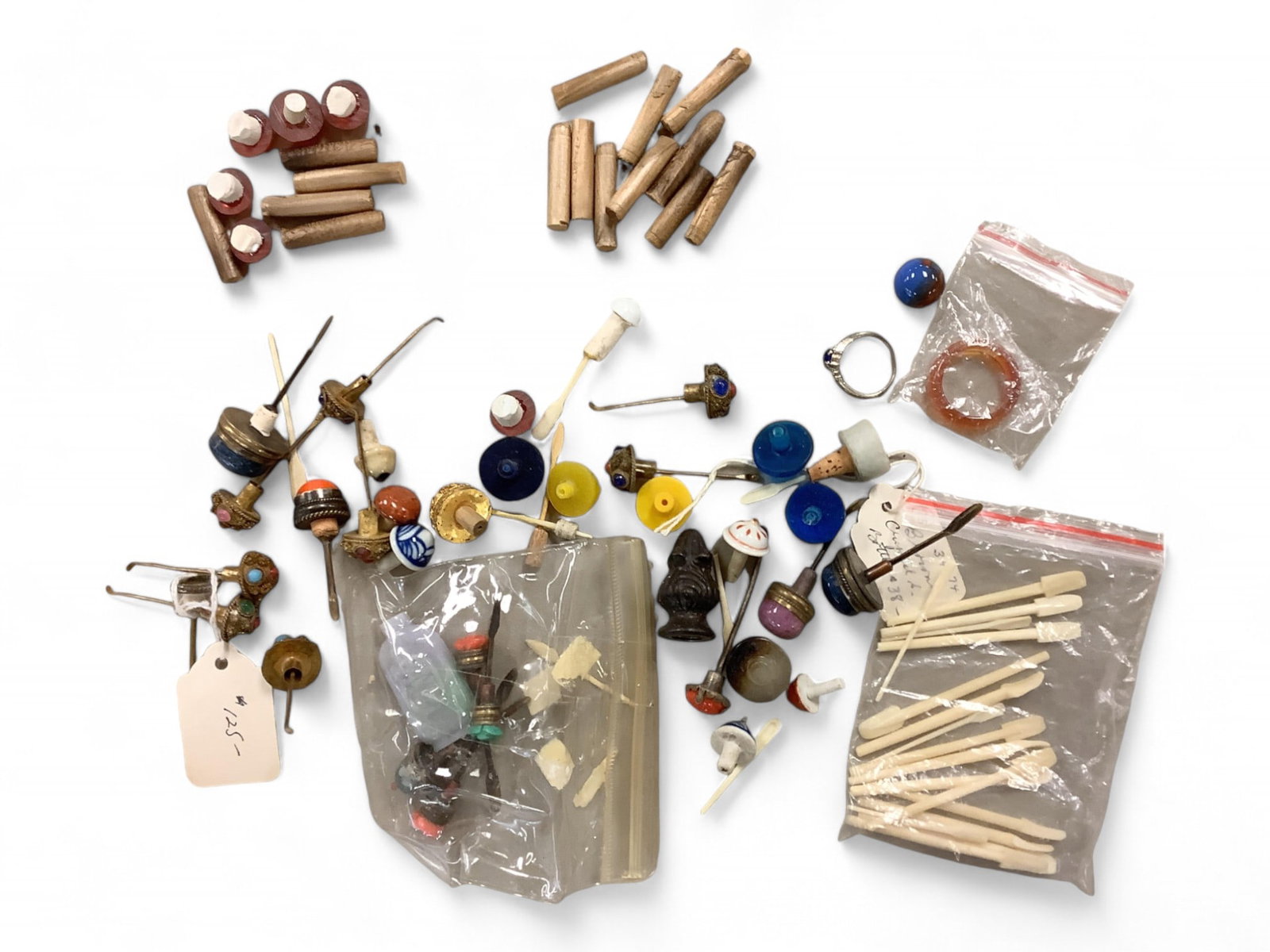 Snuff bottle accessories and misc items: Snuff bottle accessories and misc items