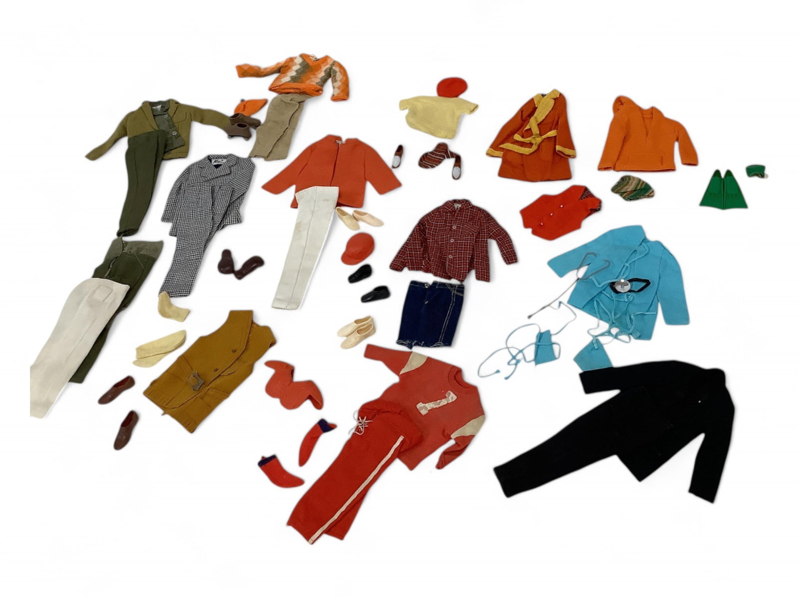 Selection of Ken Clothing: Selection of Ken Clothing (1) Nice lot of Ken clothing including: Touchdown, Guruvvy Formal, Suede Scene, Roller Skate Date, Big Business and more.