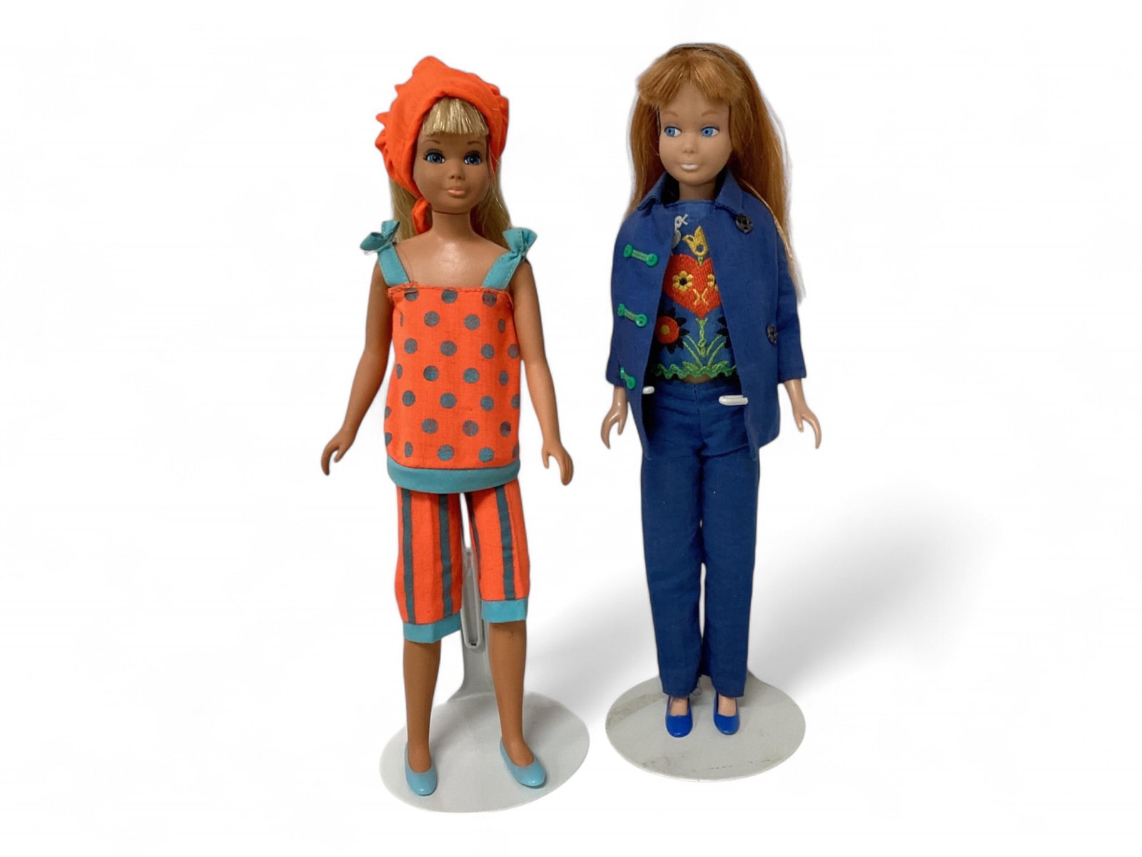 Nice TNT Malibu Skipper and S/L Skipper: Nice TNT Malibu Skipper and S/L Skipper (2) Skipper Dolls including (1) Blond Malibu Skipper with a small spot on knee, legs bend & hold and TNT body. Skipper is wearing Jeepers Creepers orange tank w