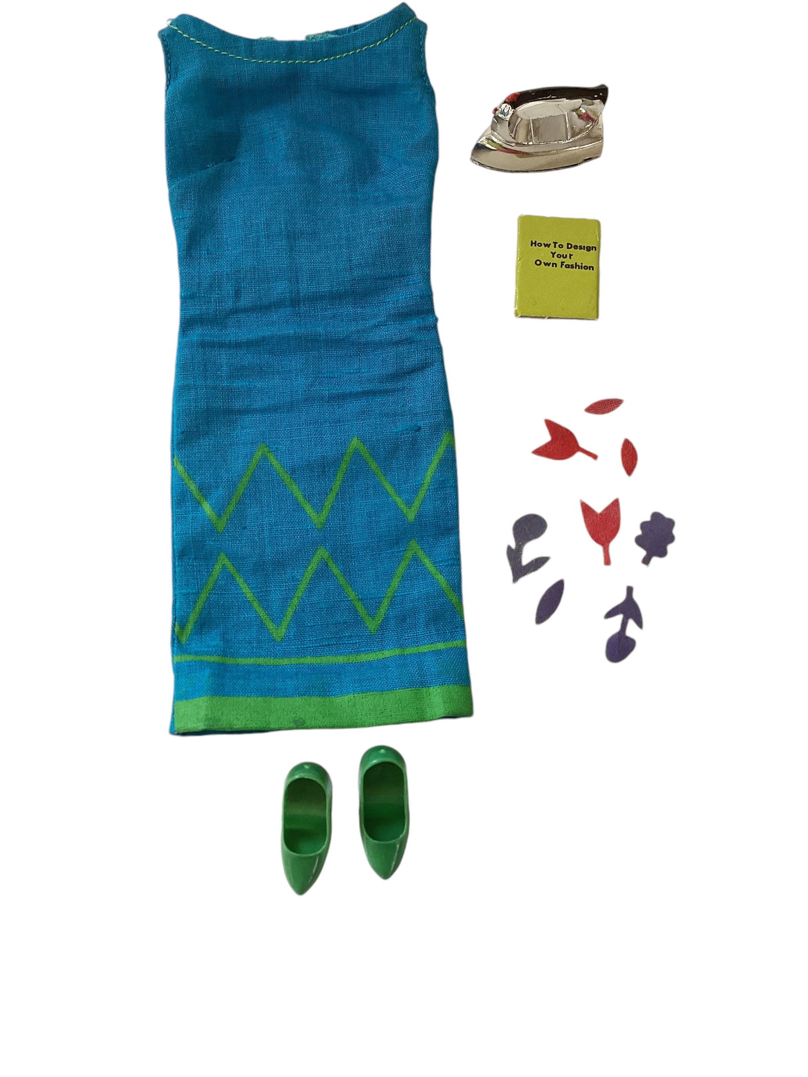 Barbie Outfit Junior Designer with shoes: Barbie Outfit Junior Designer with shoes (1) (#1620) Junior Designer Outfit in nice condition. Includes that elusive hard to find book "How To Design Your Own Fashion" and green closed toe s