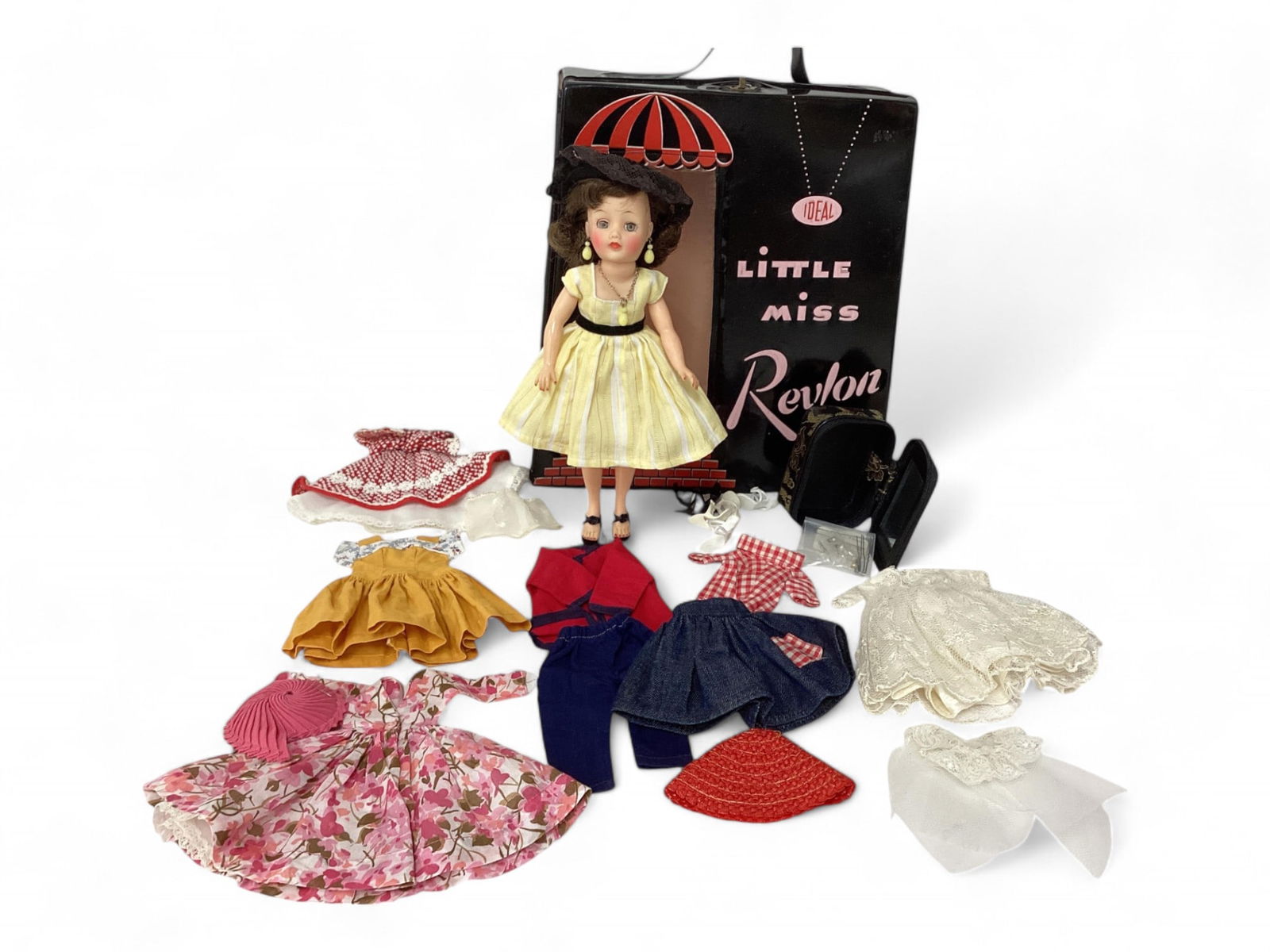 Ideal Little Miss Revlon with Case, Extra Shoes & Outfits (1 of 8)
