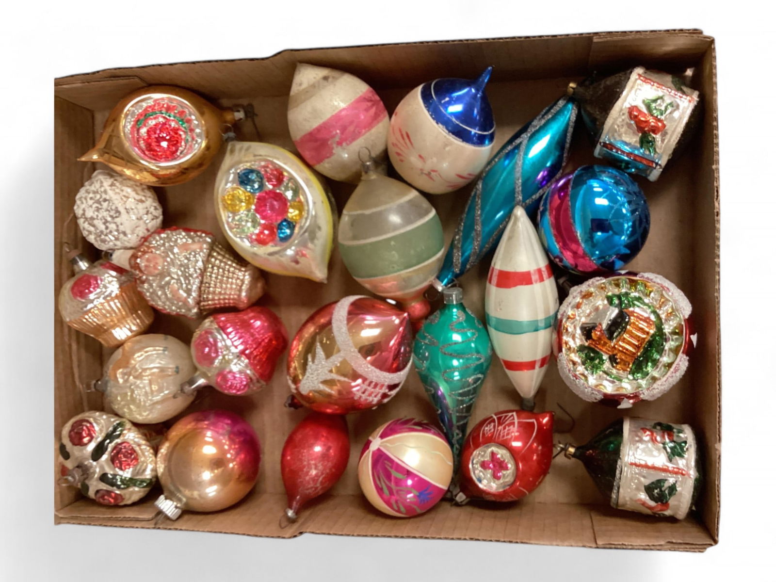 Vintage Christmas Ornaments (23) (1 of 4)