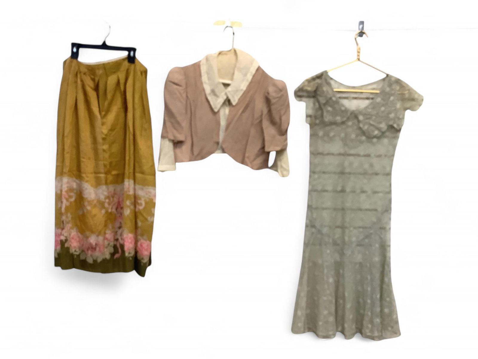 3 Pieces Vintage Women's Clothing (1 of 7)