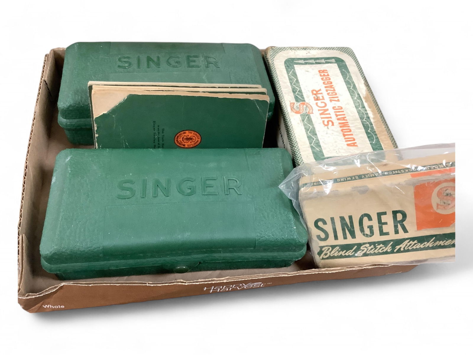 Singer Accessories IOB (1 of 5)