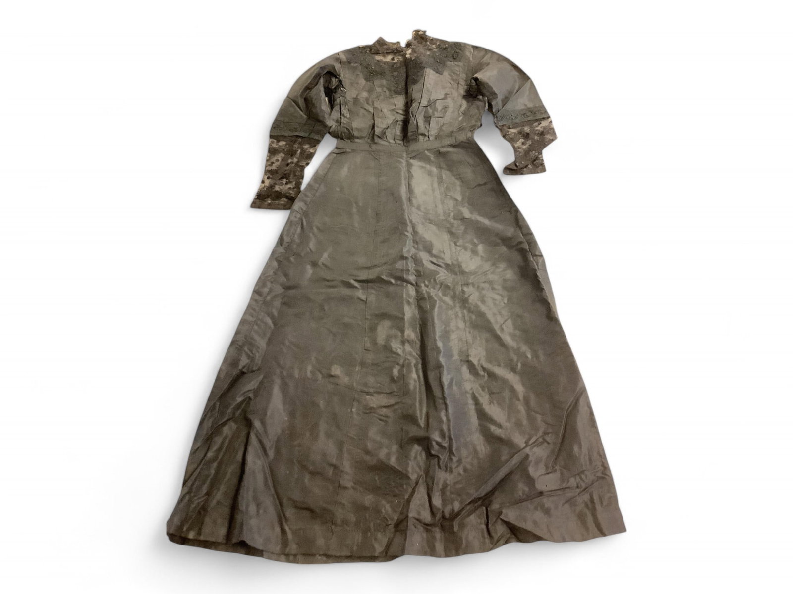 Antique Black Mourning Dress: Antique Black Mourning Dress Approximately size MD. Appears to be lightweight taffeta and lace.