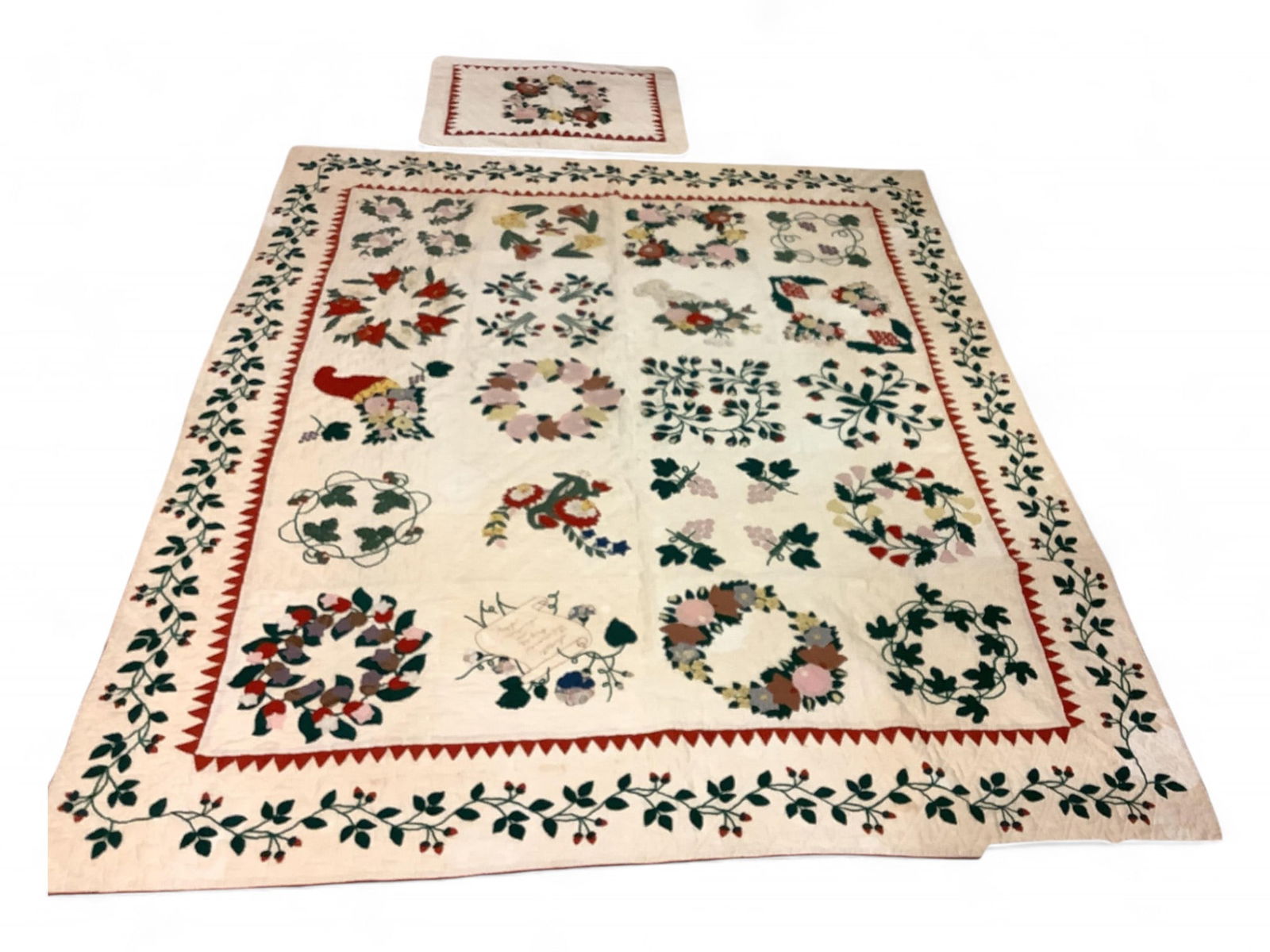 Floral Rings Quilt and Pillow Sham 84" x 69": Floral Rings Quilt and Pillow Sham84" x 69"