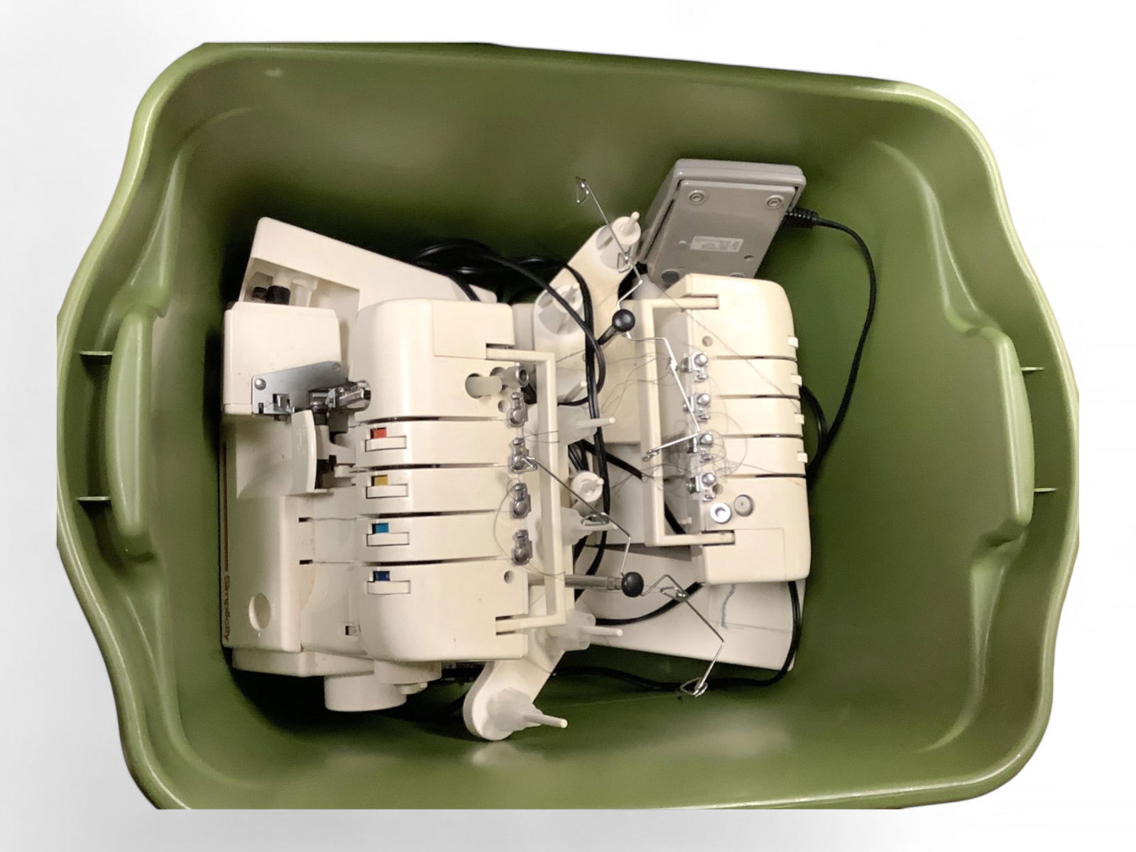 Sergers Sewing Machines (2) (1 of 2)