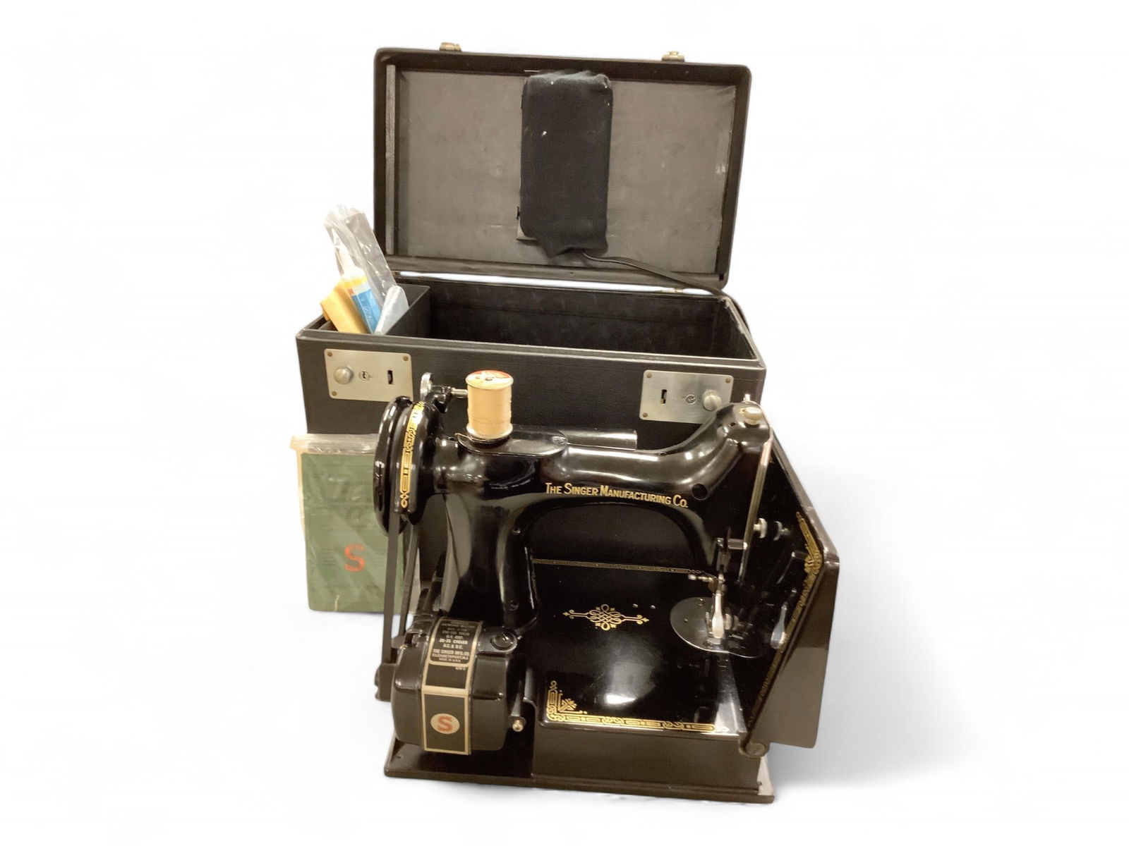 Singer Featherweight 221-1 with Accessories and Case (1 of 10)