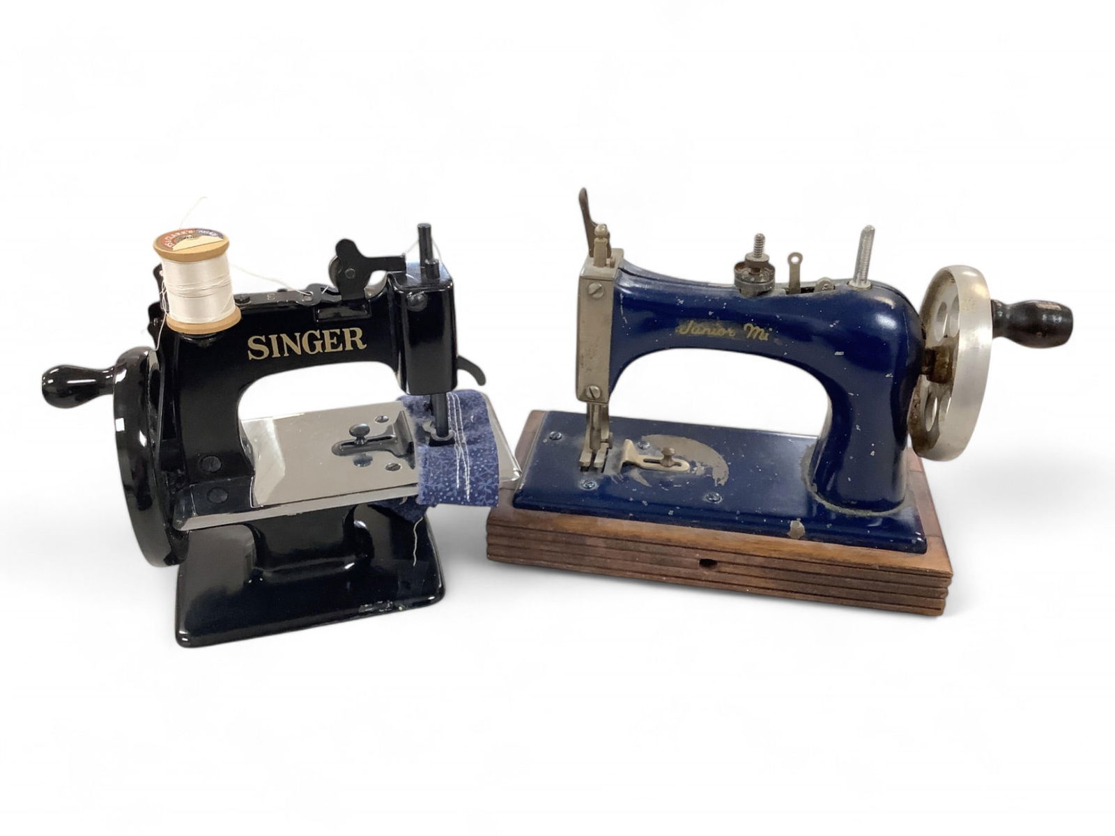 Child Size Sewing Machines (2) (1 of 4)