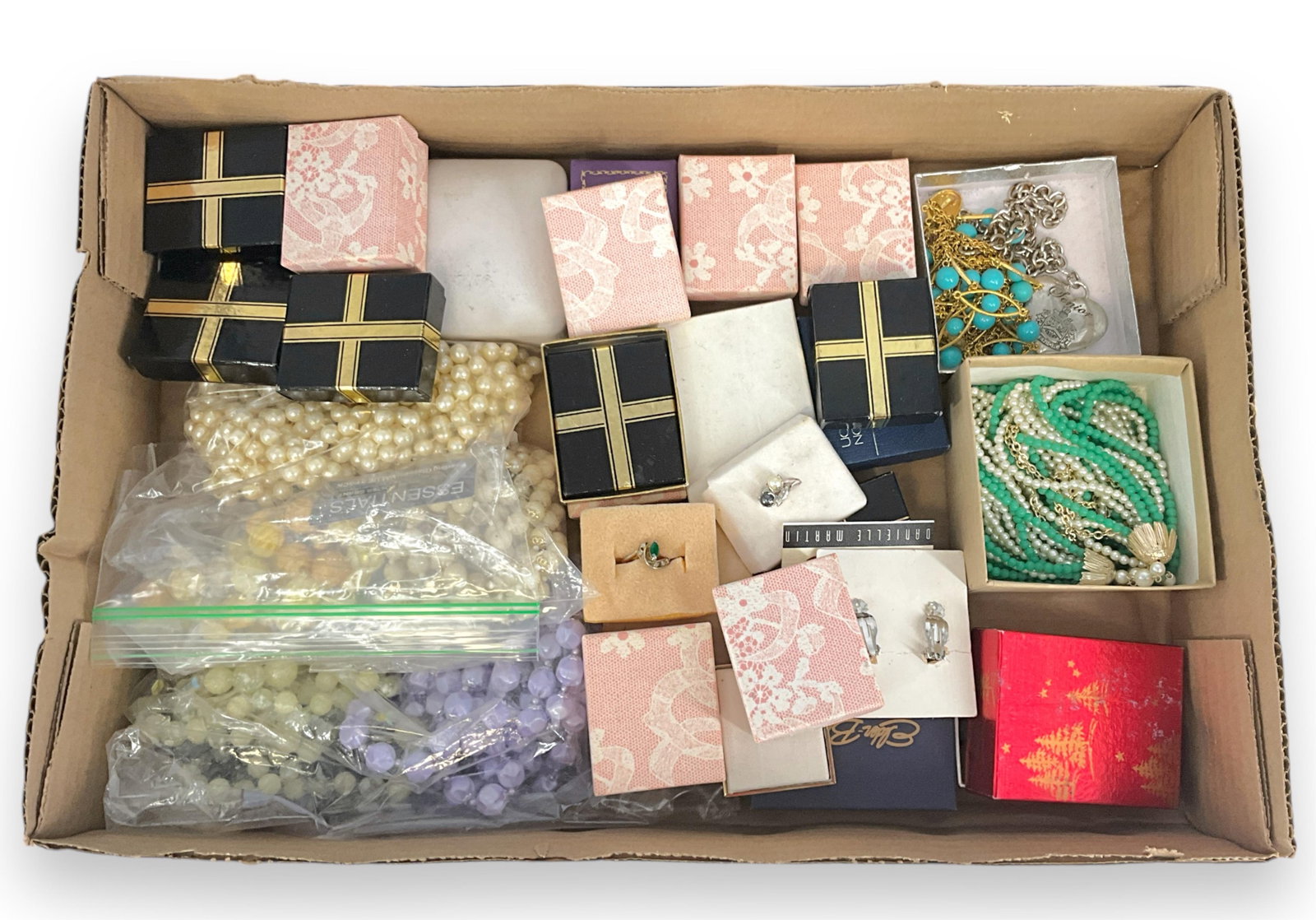 Assortment of Fashion and Costume Jewelry & Accessories (1 of 10)