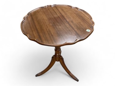 Mahogany Round Pie Crust Table with Claw Feet 27" H x 21" in Dia.