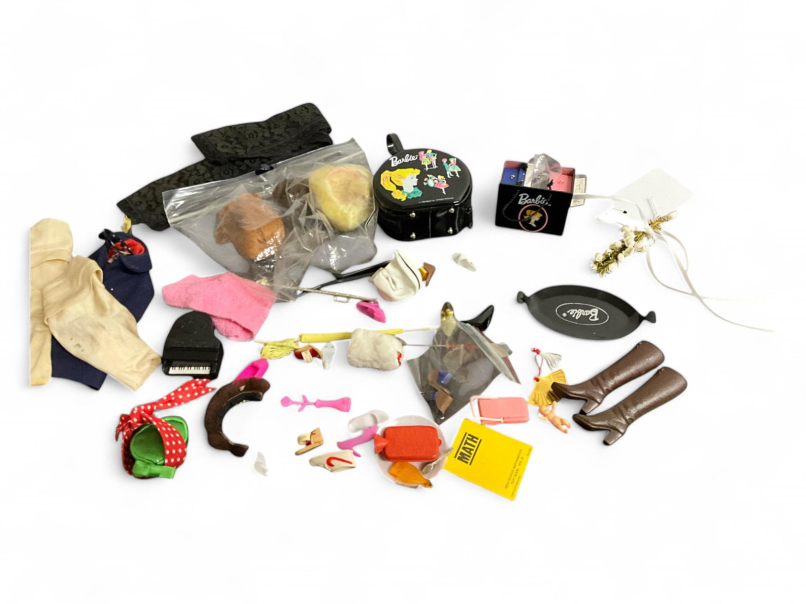 Nice Assortment of Barbie and Friends Wigs, Fashions, & Accessories: Nice Assortment of Barbie and Friends Wigs, Fashions, & Accessories
