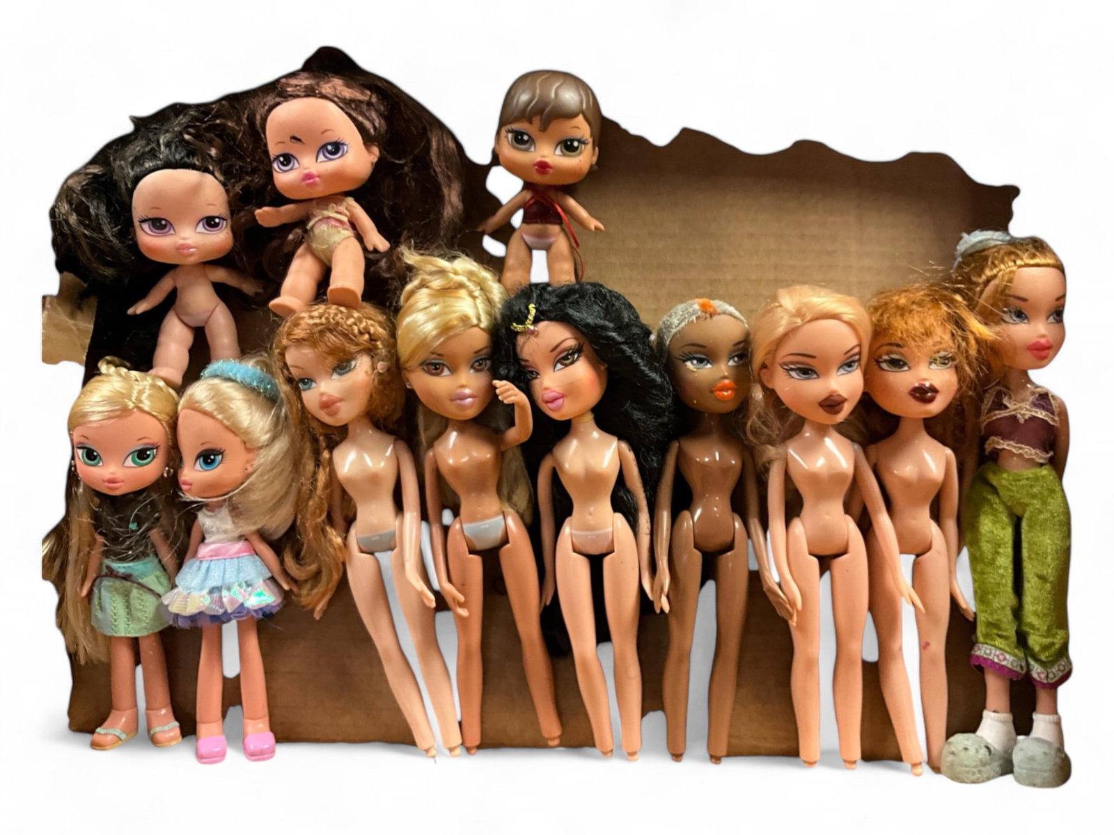 (12) OOB Bratz Dolls: (12) OOB Bratz Dolls