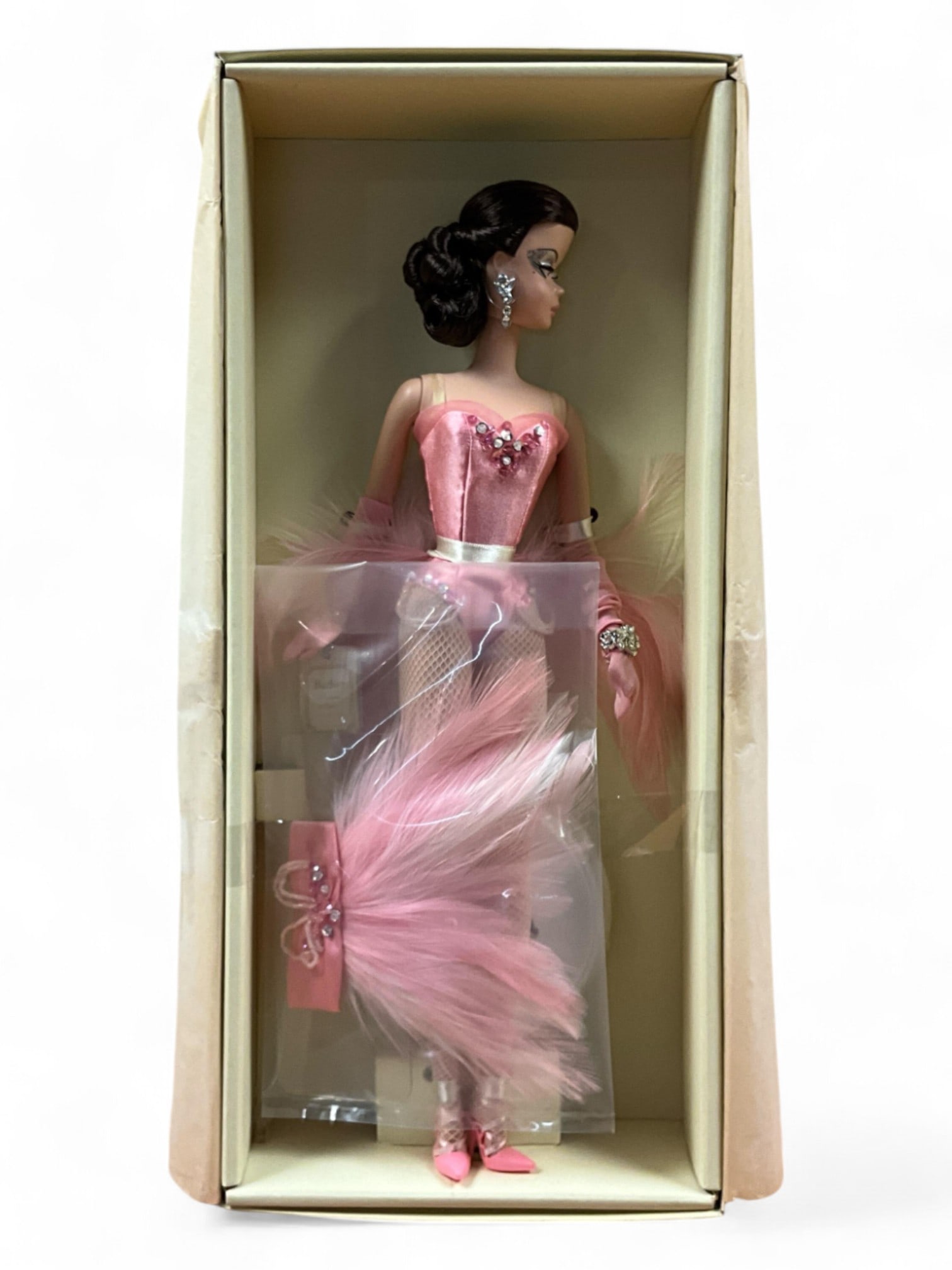 2008 Silkstone "The Showgirl" Barbie Fashion Model, Gold Label Collection L9597 /9100: 2008 Silkstone "The Showgirl" Barbie Fashion Model, Gold Label Collection L9597 /9100Nothing's quite so Parisian as a beautiful woman. The Showgirl BarbieÆ doll is that and more ó an artiste