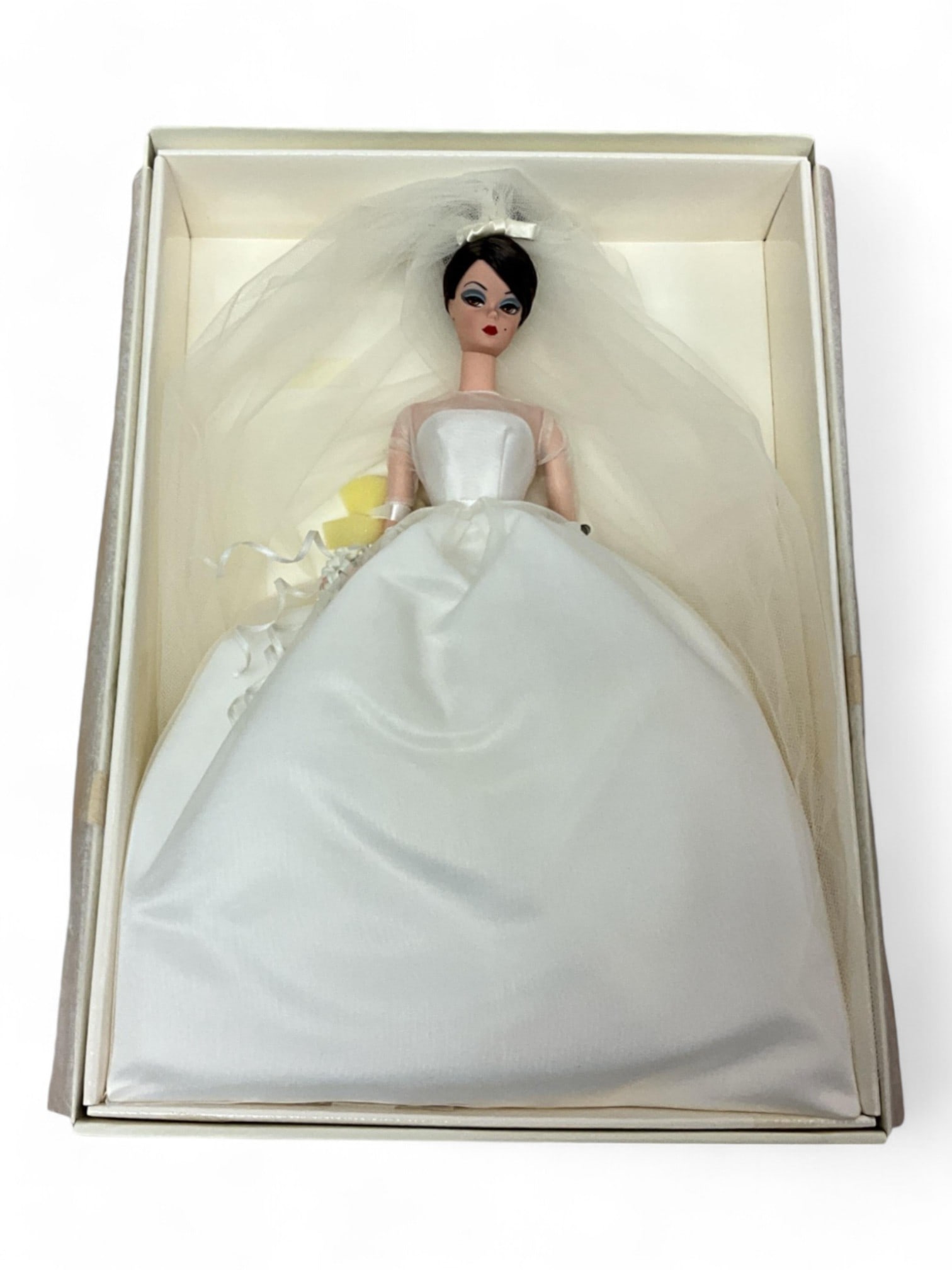 2002 Silkstone "Maria Therese" Barbie Fashion Model, LE 55496: 2002 Silkstone "Maria Therese" Barbie Fashion Model, LE 55496Here comes the bride, and an exquisite one at that! Maria Thereseô BarbieÆ, the premier bridal doll in the BarbieÆ Fashion M