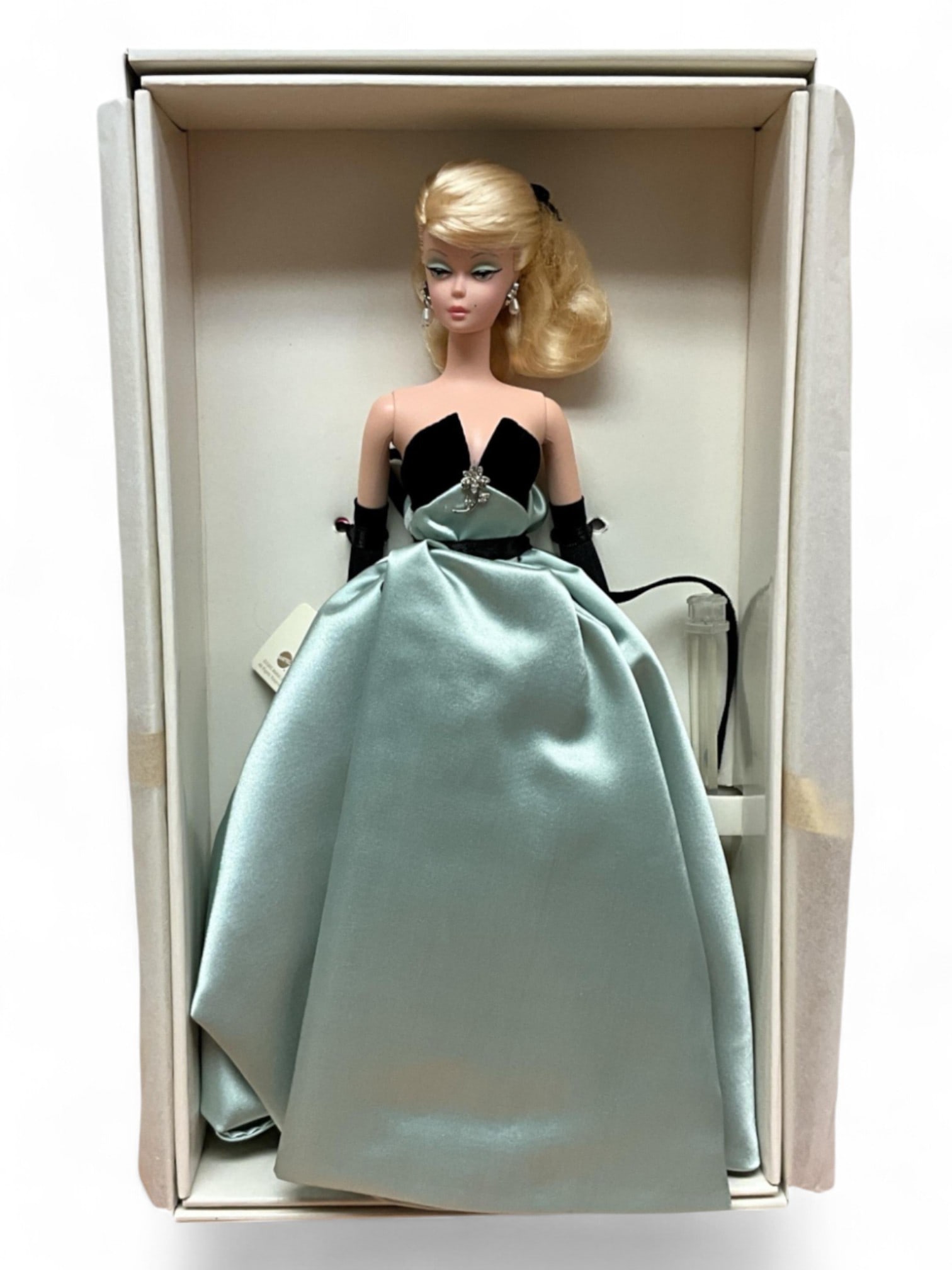 2001 Silkstone "Lisette" Barbie Fashion Model, LE 29650: 2001 Silkstone "Lisette" Barbie Fashion Model, LE 29650BarbieÆ looks elegant in this pale mint green strapless gown with black accents. This fabulous color accentuates BarbieÆ doll's light g