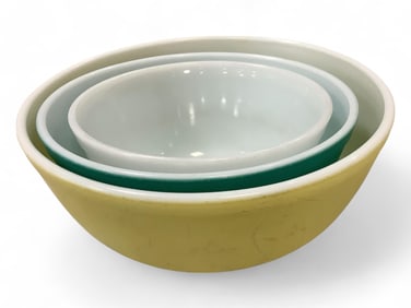 Vintage 1960s Pyrex 3 Piece Nesting Mixing Bowl Set Width range 7", 8.75", 10.5"