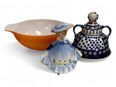 Assorted Pyrex, Brinn's, and Boleslawieg