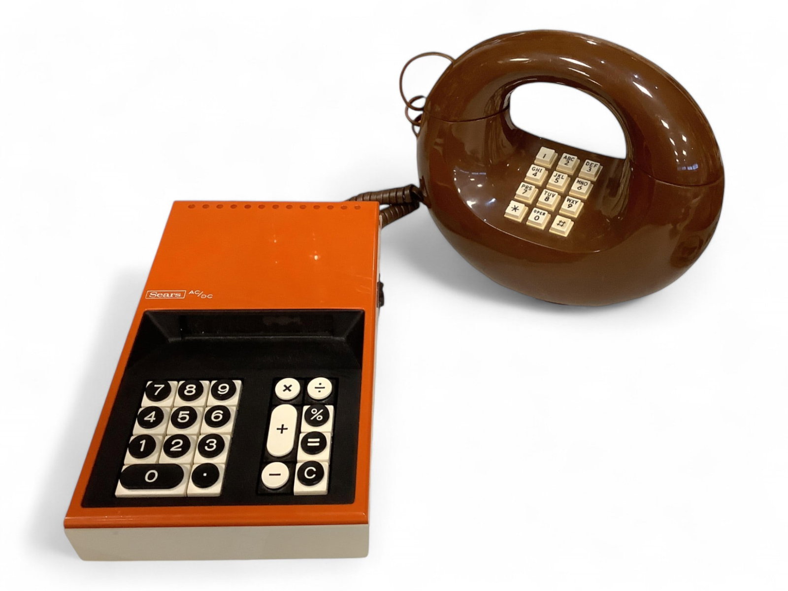 MCM Pop Art 1970s Sears Calculator & Western Electric Brown Donut Phone: MCM Pop Art 1970s Sears Calculator & Western Electric Brown Donut Phone No cord for calculator.