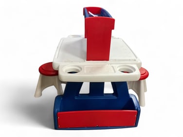 Step 2 Creative Projects Table w/ (2) Stools