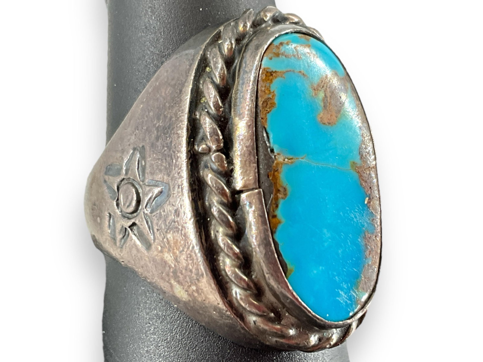 Southwestern Sterling Silver and Turquoise Stone Ring: Southwestern Sterling Silver and Turquoise Stone Ring Tested sterling silver/925, Southwestern design, size 9, approximately 0.795 troy ounces total weight, with natural turquoise stone solitaire at c