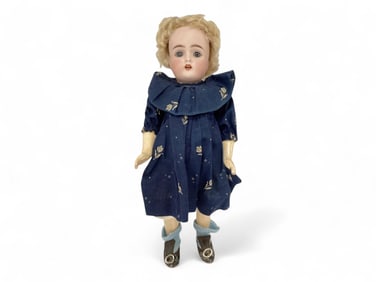 Halbig K&R bisque socket head girl.