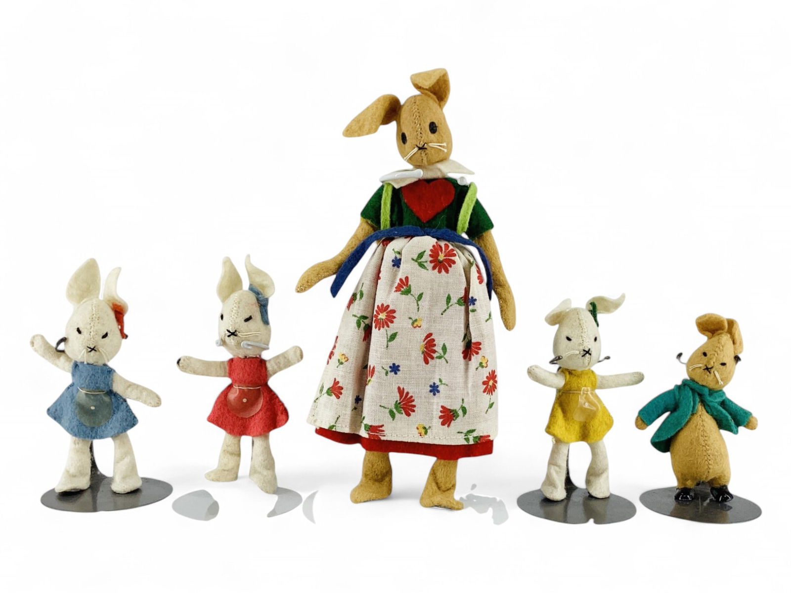 BAPS "Peter Rabbit" and family.: BAPS "Peter Rabbit" and family.Vintage characters by Hilde Bartel and Edith Von Arps. Includes 2 1/2" Peter and his three sisters with wool felt over wire bodies, metal feet, applied ea