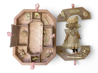 Simon & Halbig K&R bisque socket head girl in Presentation Box.