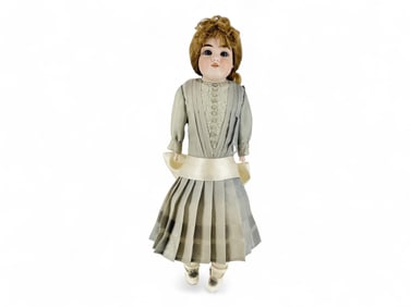 Kestner 154 bisque shoulder head girl.