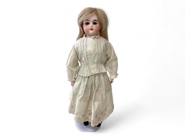German bisque shoulder head girl "Ruth".