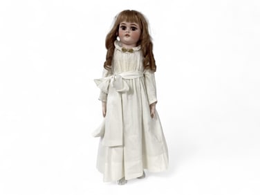 Unmarked German bisque shoulder head girl.