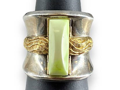 Collectible Michael Bondanza Ring in Silver & 18k: Collectible Michael Bondanza Ring in Silver & 18kThis lovely and well-made ring has the Michael Bondanza hallmark, is stamped "925" and "18k" and features a modern design with a wide shank in silver,