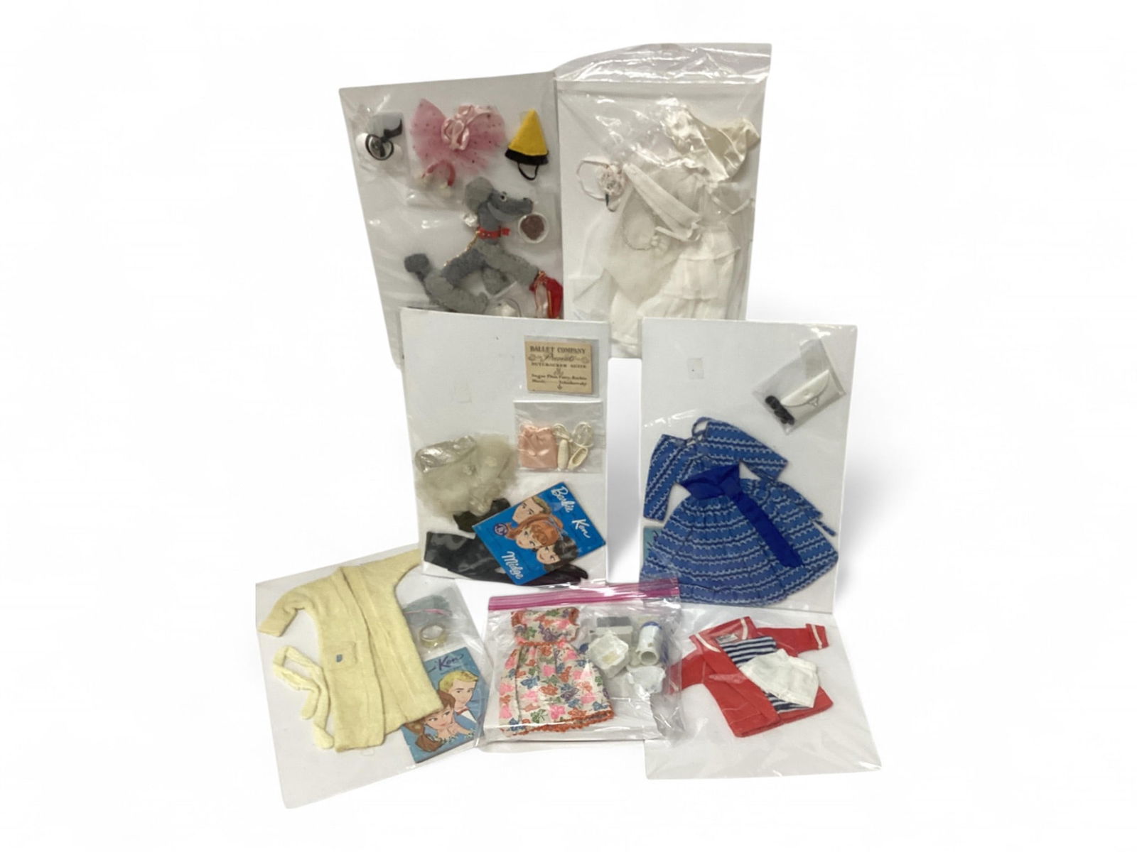 Large Lot of Vintage Barbie Outfits Including Dog ën Duds (1 of 5)