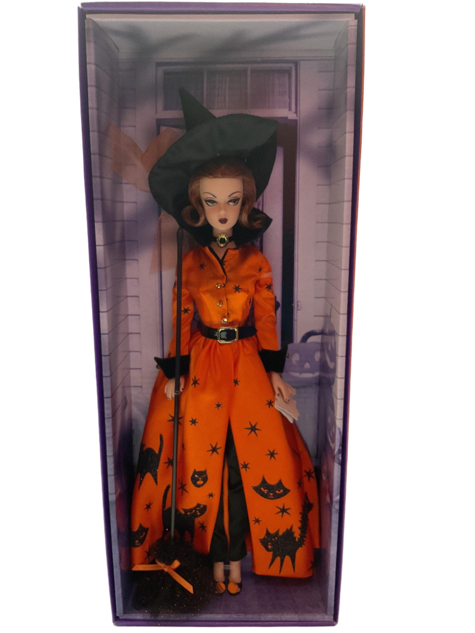 Halloween Haunt Barbie Nib Gold Label (1 of 3)