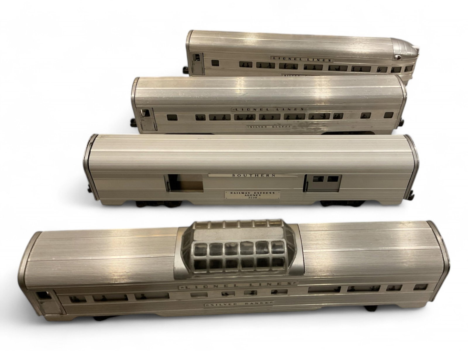 Lionel Postwar O Gauge Passenger Cars: Lionel Postwar O Gauge Passenger Cars ( #2530 southern car Williams )REA bagge car #2534 Silver Dawn #2532 Silver Range Vista Dome #2531 Silver Dawn Observation Car