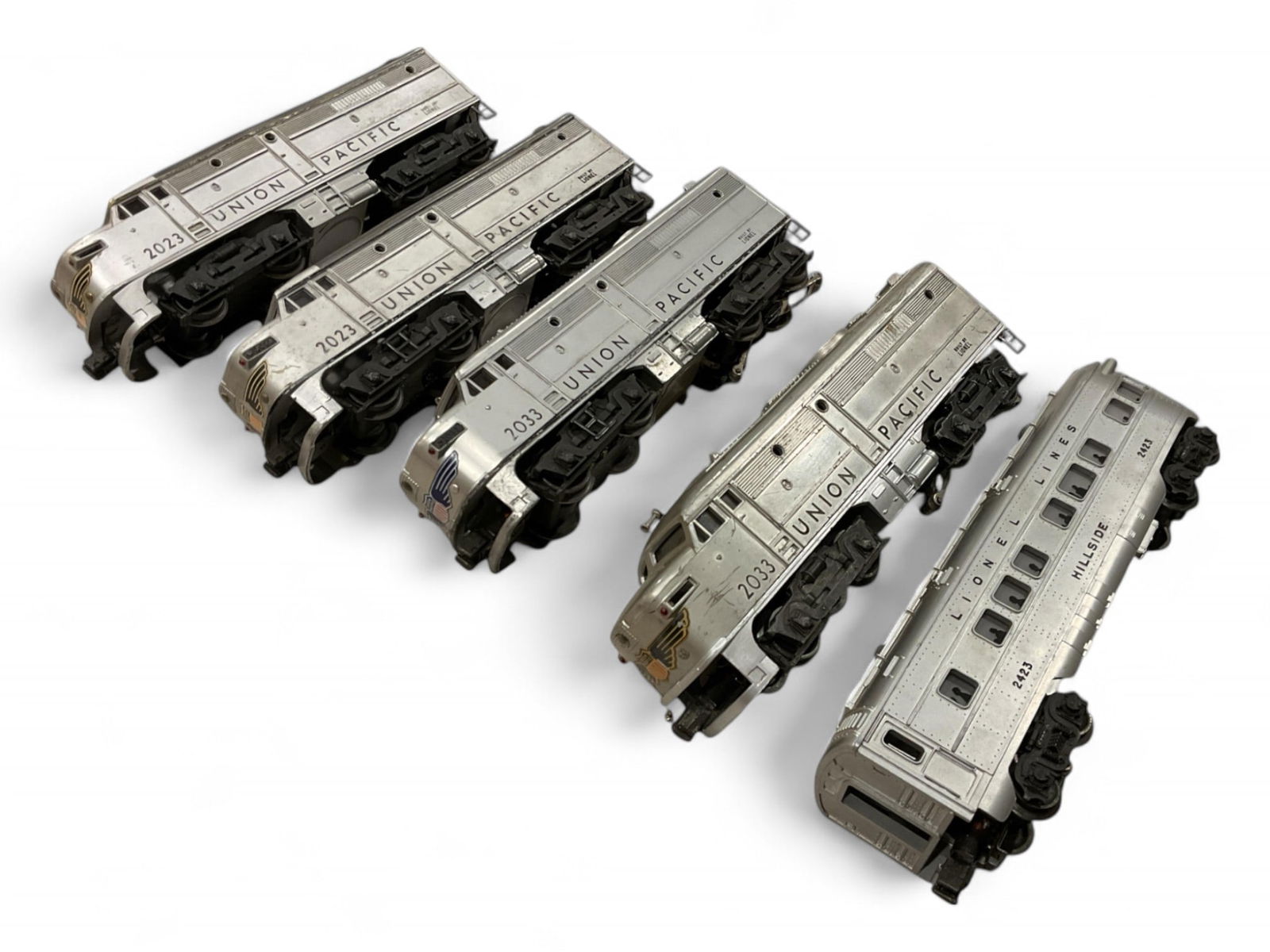 Lionel Postwar Engine and Car Lot: Lionel Postwar Engine and Car Lot#2023 UP Alco Set gray roofs, #2033UP Alco AA Set silver roof, roof, #2423 Hillside Observation Car silver roof , #2033 UP,