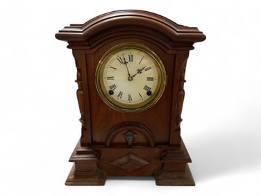 Dometop Shelf Clock** 14 x 10 1/2 x 4 1/2 in. (35.6 x 26.7 x 11.4 cm.)