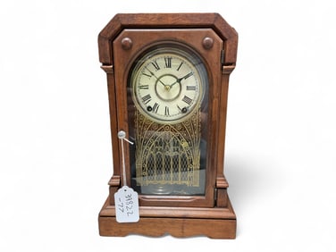Mahogany Seth Thomas Mantle Clock ** 15 1/2 x 10 x 4 1/2 in. (39.4 x 25.4 x 11.4 cm.)