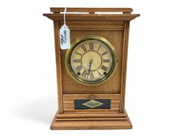Oak Seth Thomas Mantle Clock** 15 1/2 x 10 1/2 x 4 1/2 in. (39.4 x 26.7 x 11.4 cm.)