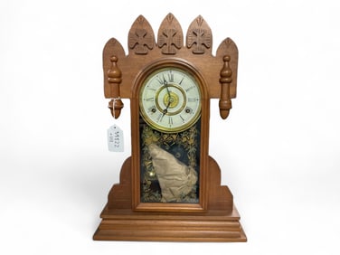 Walnut Victoria New Haven Mantle Clock** 21 x 14 1/2 x 5 in. (53.3 x 36.8 x 12.7 cm.)