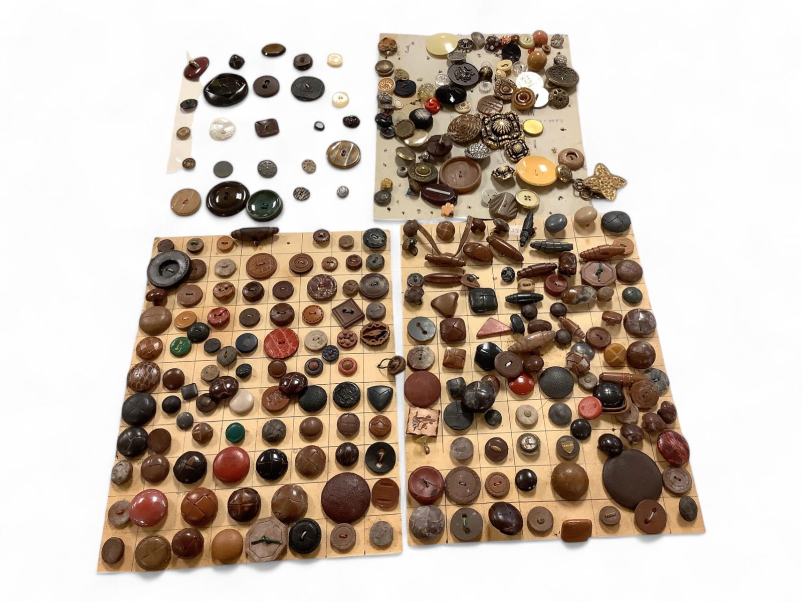 Assorted Vintage Buttons (Including Wooden and Some Metal) (1 of 6)