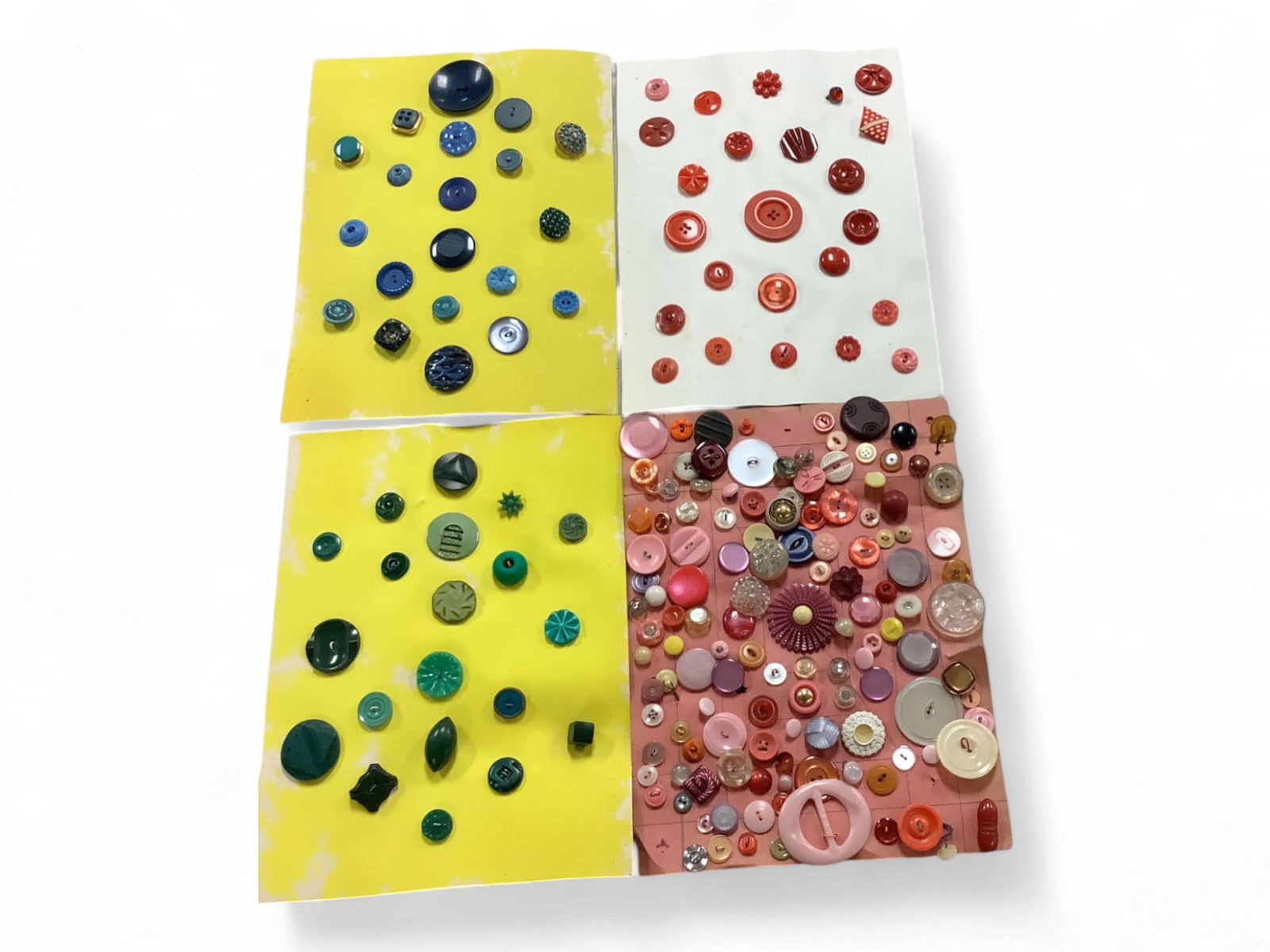 Assorted Vintage Buttons (Including Mostly Plastics in Greens, Pinks & Reds) (1 of 6)