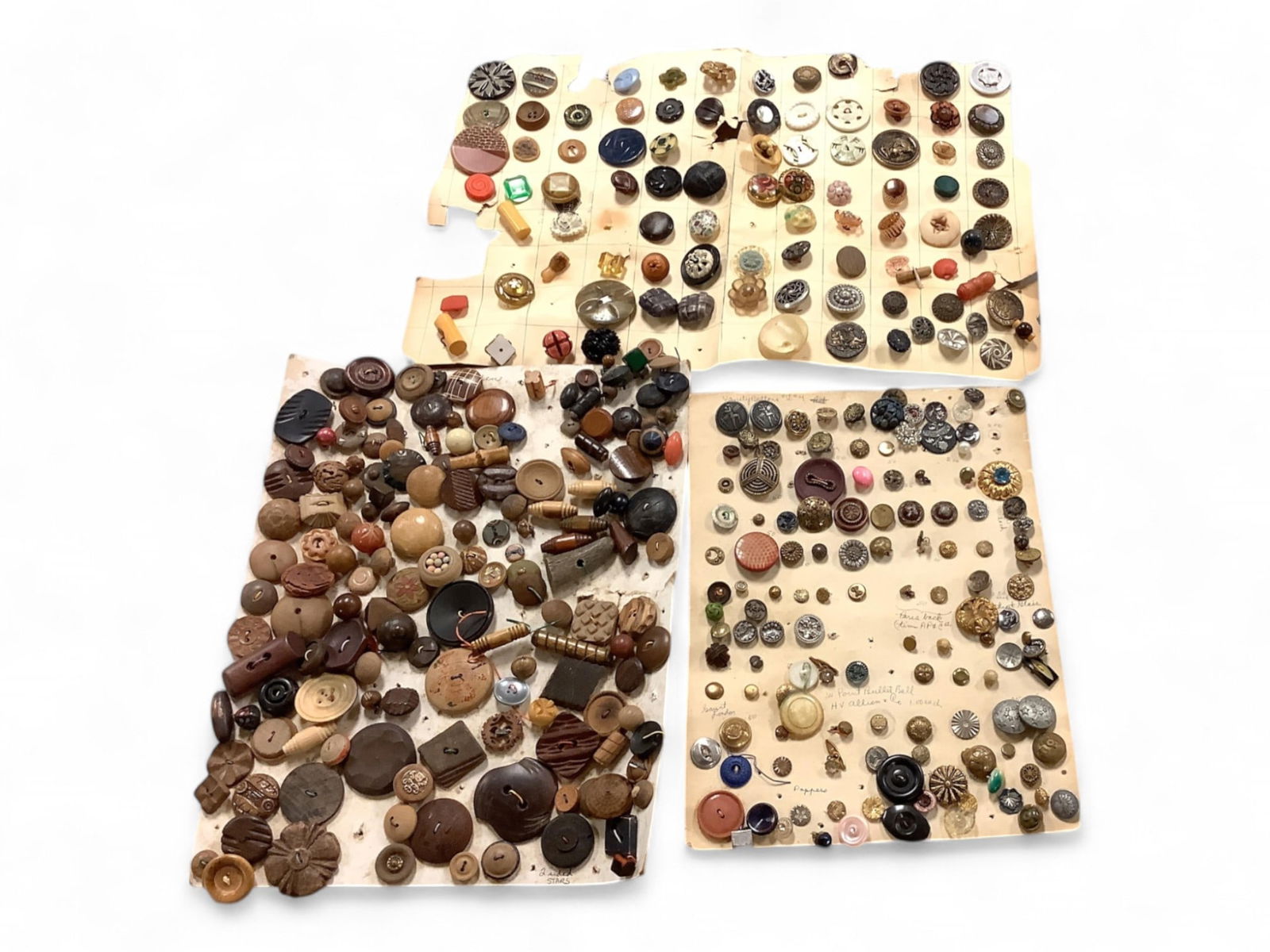 Assorted Vintage Buttons (Including Wood & Small Metal) (1 of 5)