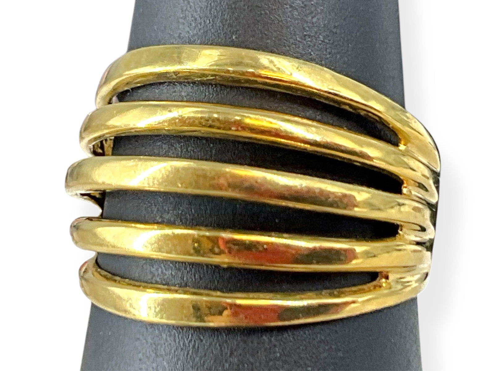 18kt Yellow Gold Ring (1 of 5)