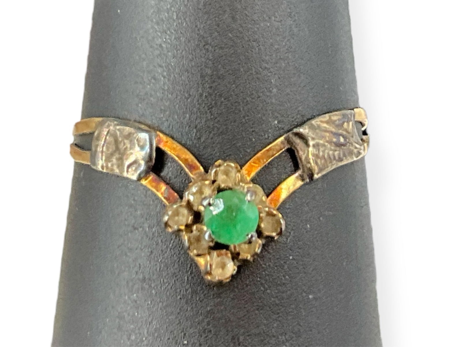 Antique Gold Ring with Emerald (1 of 5)